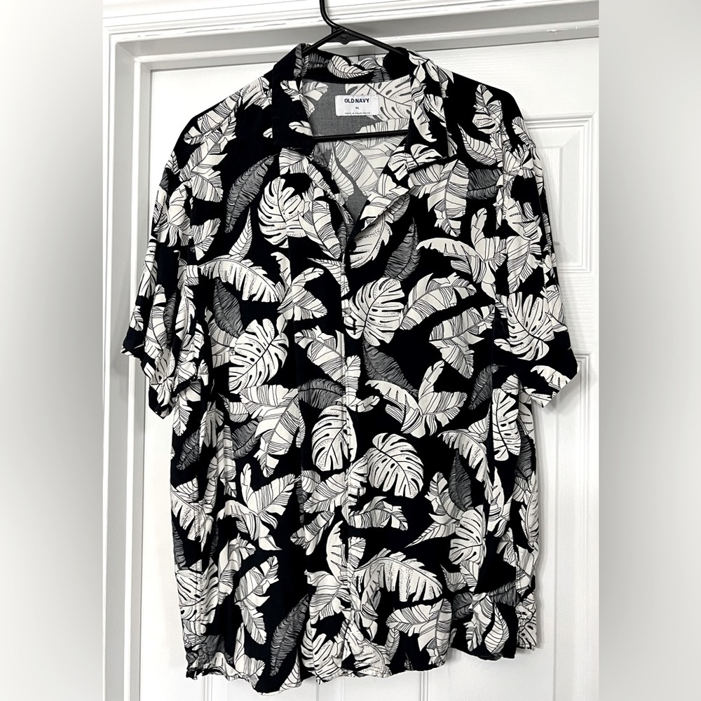 Short sleeve, Old Navy shirt. 100% rayon.